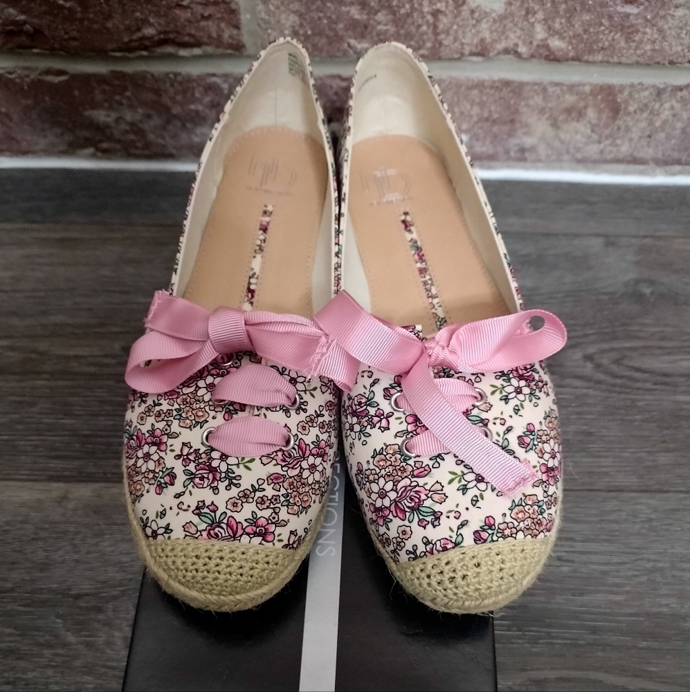 NWT New Directions Floral Espadrille Flats